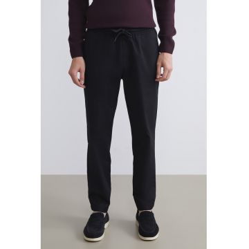 Pantaloni cu talie ajustabila