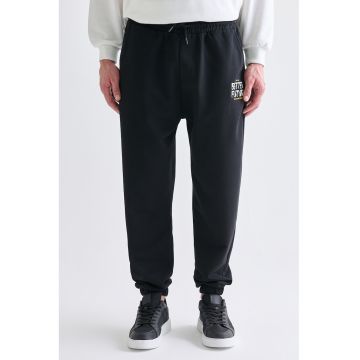 Pantaloni de trening cu imprimeu text