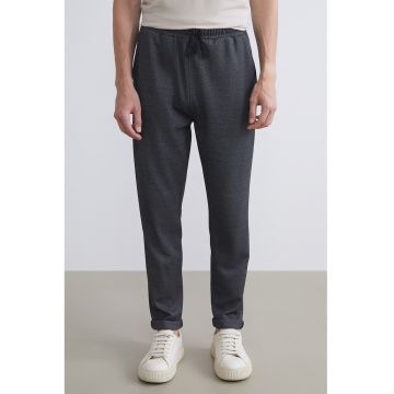 Pantaloni de trening regular fit cu buzunare laterale