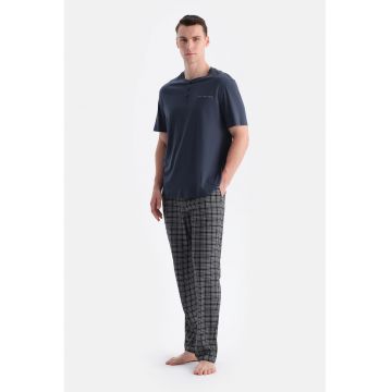 Pijama cu fenta cu nasturi