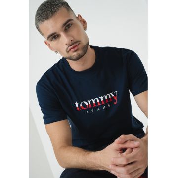 Tricou cu decolteu la baza gatului si imprimeu logo
