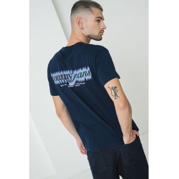 Tricou cu decolteu la baza gatului si imprimeu pe partea din spate