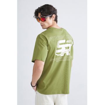 Tricou cu decolteu la baza gatului si imprimeu pe spate