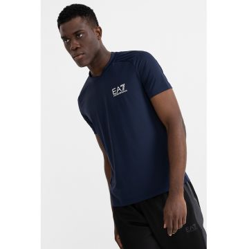 Tricou cu decolteu la baza gatului si maneci raglan