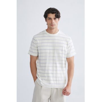 Tricou cu decolteu la baza gatului si model in dungi