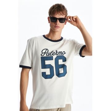 Tricou cu imprimeu si guler contrastant