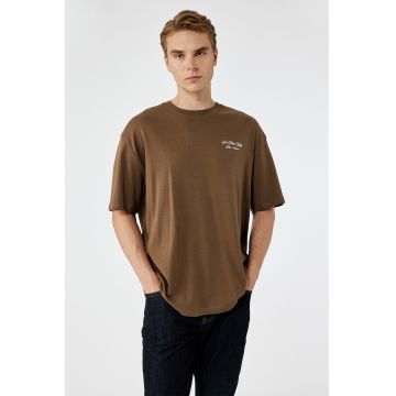 Tricou regular fit cu decolteu la baza gatului