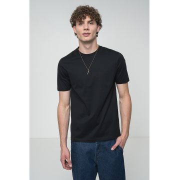 Tricou slim-fit cu decolteu la baza gatului