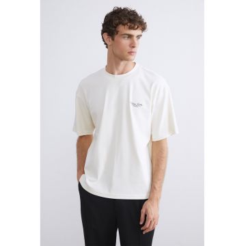 Tricou uni cu decolteu la baza gatului
