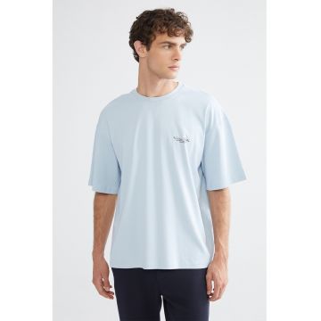 Tricou uni cu decolteu la baza gatului