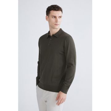 Bluza cu model uni si fenta cu nasturi