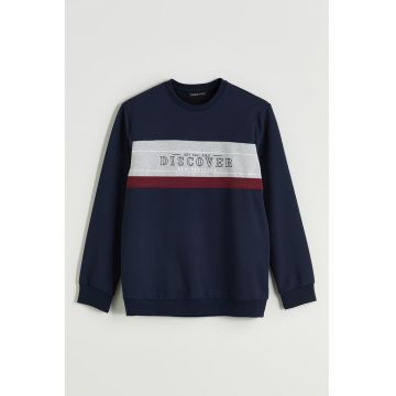 Bluza de trening cu decolteu la baza gatului si design text