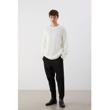 Pantaloni conici si snur