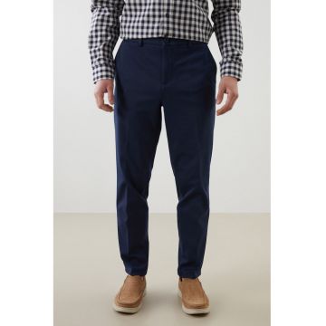 Pantaloni regular-fit cu buzunare