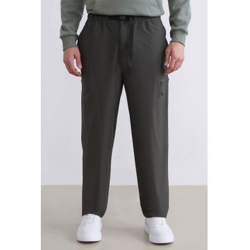 Pantaloni relaxed fit cu buzunare cu fermoar
