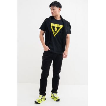 Tricou cu decolteu la baza gatului si logo