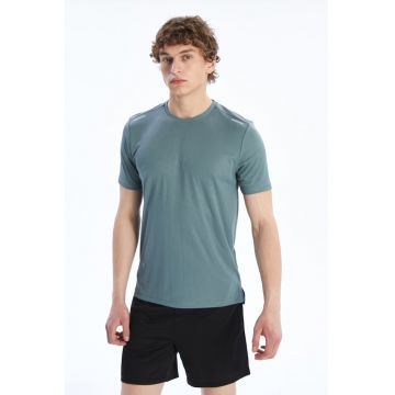 Tricou cu decolteu la baza gatului si model uni