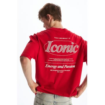 Tricou cu text pe spate