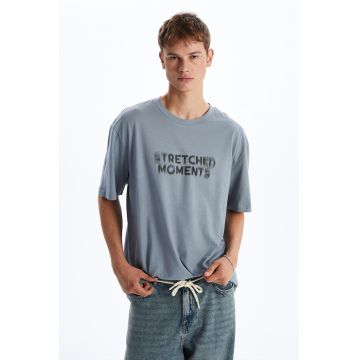 Tricou de bumbac cu text pe partea din fata