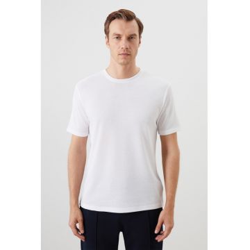 Tricou uni cu decolteu la baza gatului