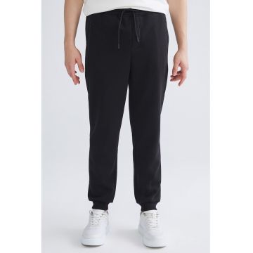 Pantaloni de trening cu talie ajustabila Pantaloni de trening cu talie ajustabila