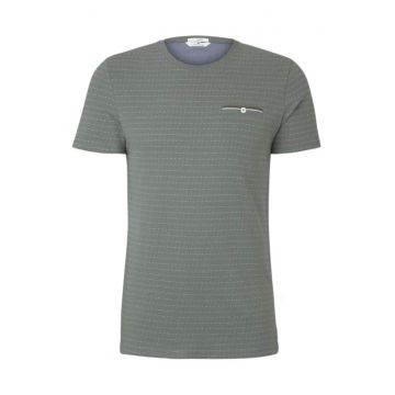 Tricou cu decolteu la baza gatului -