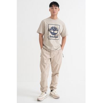 Tricou cu imprimeu grafic si logo