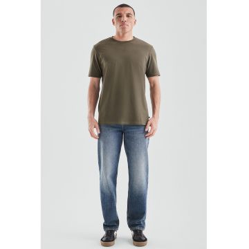 Tricou uni cu decolteu la baza gatului