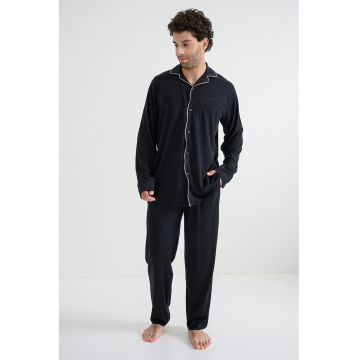 Pijama cu croiala lejera si nasturi
