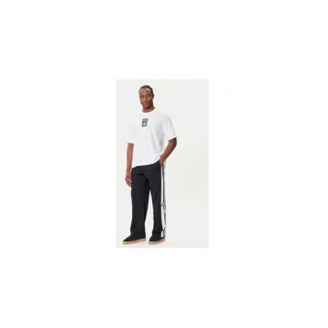 Tricou din bumbac cu logo pe piept si decolteu la baza gatului