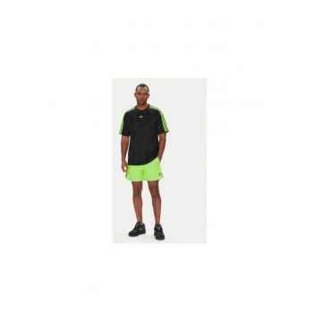 Tricou cu decolteu la baza gatului si logo