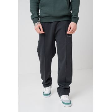 Pantaloni de trening cu croiala dreapta si detalii cu pensa