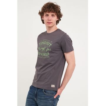 Tricou cu design grafic si decolteu la baza gatului