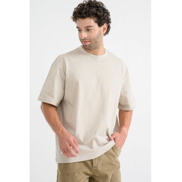 Tricou din bumbac cu imprimeu pe partea din spate si decolteu la baza gatului