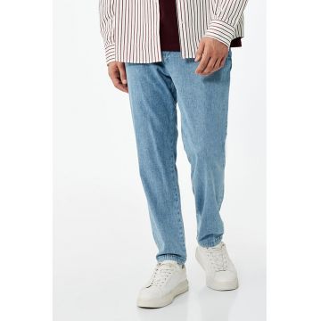 Blugi conici cu talie elastica