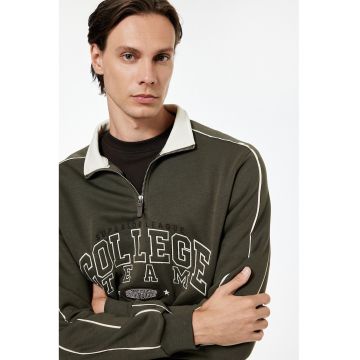 Bluza de trening cu decolteu cu fermoar scurt si imprimeu text