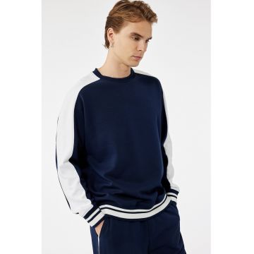 Bluza de trening cu decolteu la baza gatului