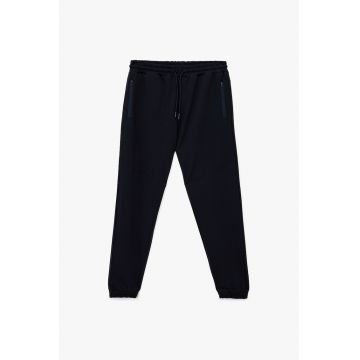 Pantaloni de trening cu buzunare laterale