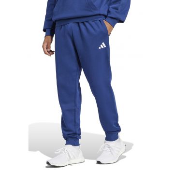 Pantaloni de trening cu snur in talie si croiala conica FeelCozy Pantaloni de trening cu snur in talie si croiala conica FeelCozy
