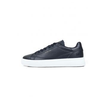 Pantofi sport de piele ecologica cu logo stantat Pantofi sport de piele ecologica cu logo stantat