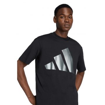 Tricou cu decolteu la baza gatului si imprimeu logo contrastant