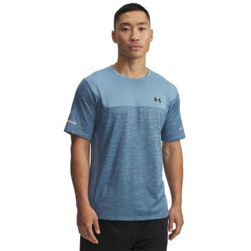 Tricou cu decolteu la baza gatului si imprimeu logo - pentru fitness Tricou cu decolteu la baza gatului si imprimeu logo - pentru fitness