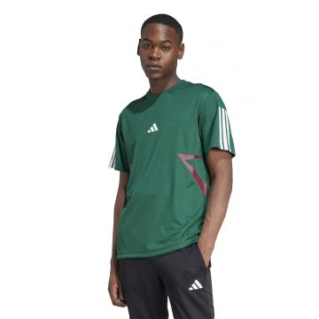 Tricou cu decolteu la baza gatului si logo Tricou cu decolteu la baza gatului si logo