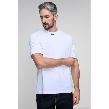 Tricou cu decolteu la baza gatului si logo