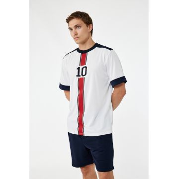 Tricou cu imprimeu si decolteu la baza gatului