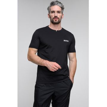 Tricou cu logo contrastante si logo