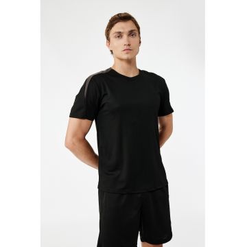 Tricou regular-fit cu model uni