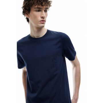 Tricou uni cu decolteu la baza gatului