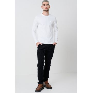 Bluza slim-fit cu decolteu la baza gatului Bluza slim-fit cu decolteu la baza gatului