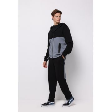 Pantaloni de trening cu banda laterala contrastanta Pantaloni de trening cu banda laterala contrastanta